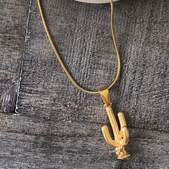 NEW Gold Cactus Pendant Layering Necklace - Picture 8 of 15